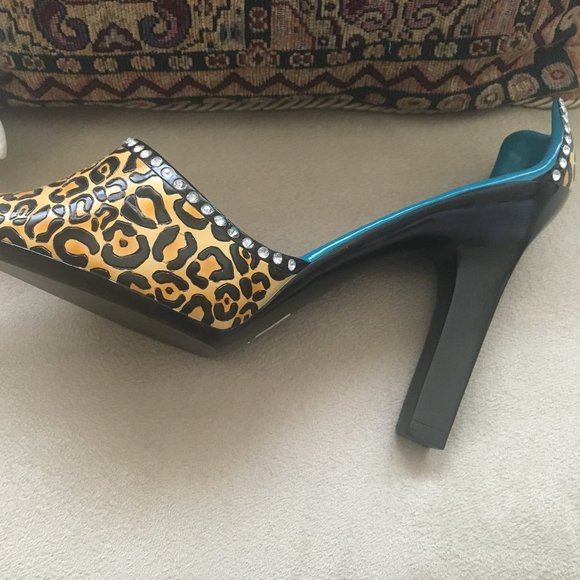 High Spirits Wine Bottle Holder - Picture 3 of 4